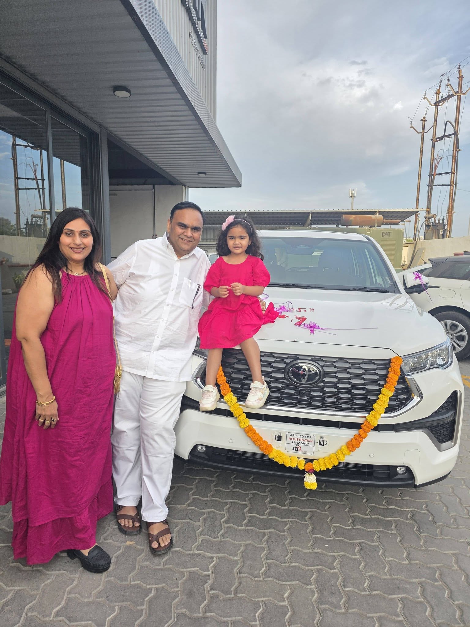 તા.૦૪-૦૪-૨૦૨૬ ના રોજ અમારા પરિવારના નવા સભ્ય તરીકે નવી ટોયોટા ઇનોવા હાઈક્રોસ ગાડી લેવામાં આવી.